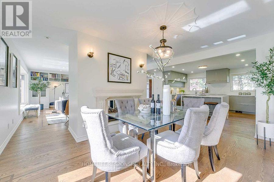 3640 Burnbrae Drive, Mississauga, ON - Indoor Photo Showing Dining Room