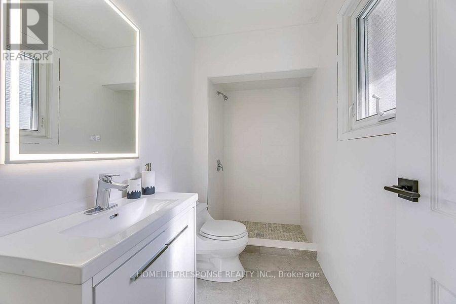 3640 Burnbrae Drive, Mississauga, ON - Indoor Photo Showing Bathroom