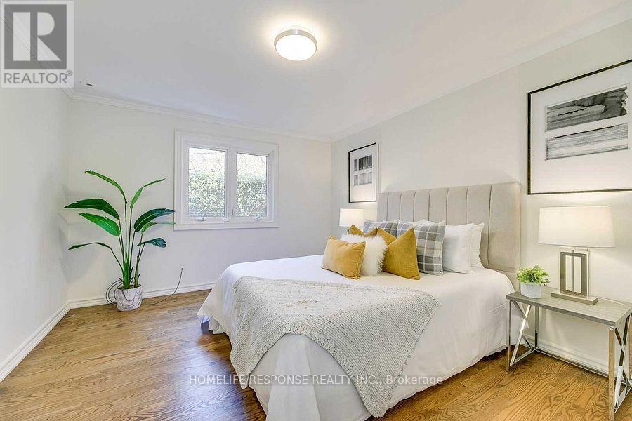 3640 Burnbrae Drive, Mississauga, ON - Indoor Photo Showing Bedroom