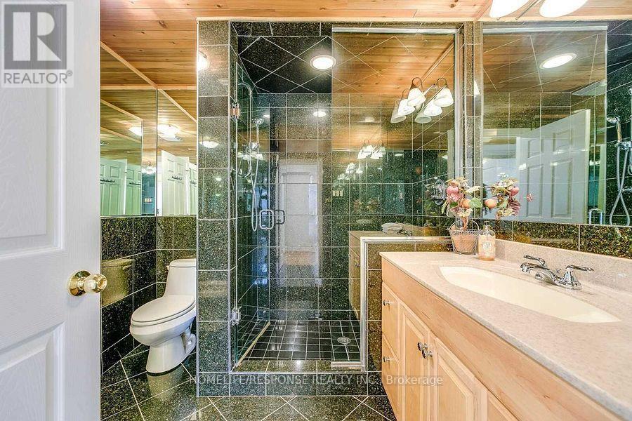 3640 Burnbrae Drive, Mississauga, ON - Indoor Photo Showing Bathroom