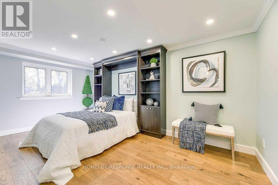 3640 Burnbrae Drive, Mississauga, ON - Indoor Photo Showing Bedroom