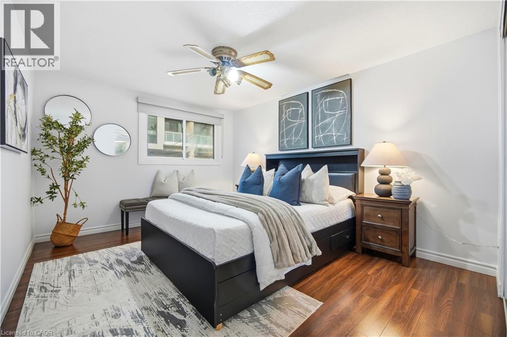 424 Jackson Street W, Hamilton, ON - Indoor Photo Showing Bedroom