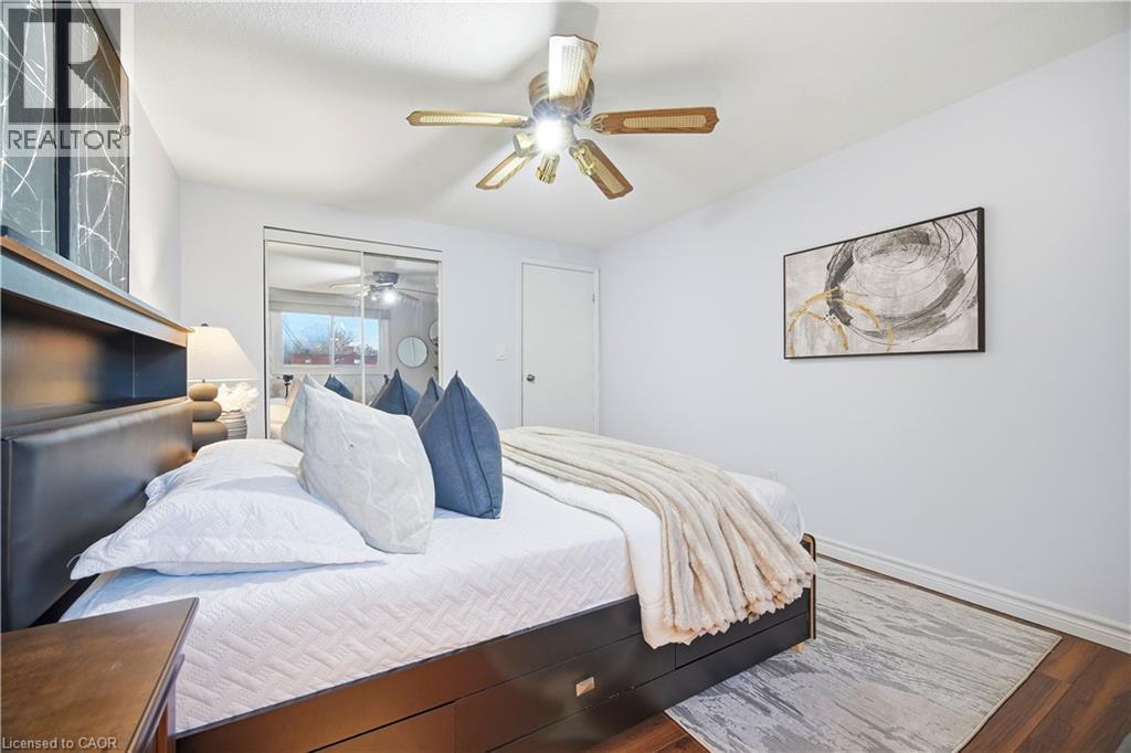 424 Jackson Street W, Hamilton, ON - Indoor Photo Showing Bedroom