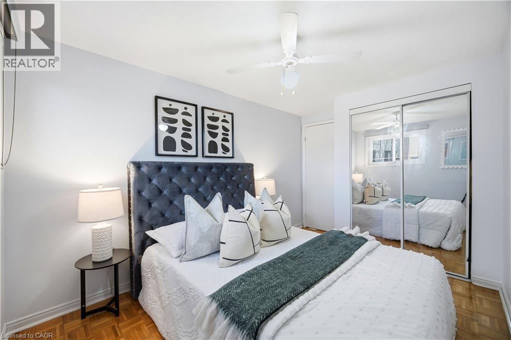 424 Jackson Street W, Hamilton, ON - Indoor Photo Showing Bedroom