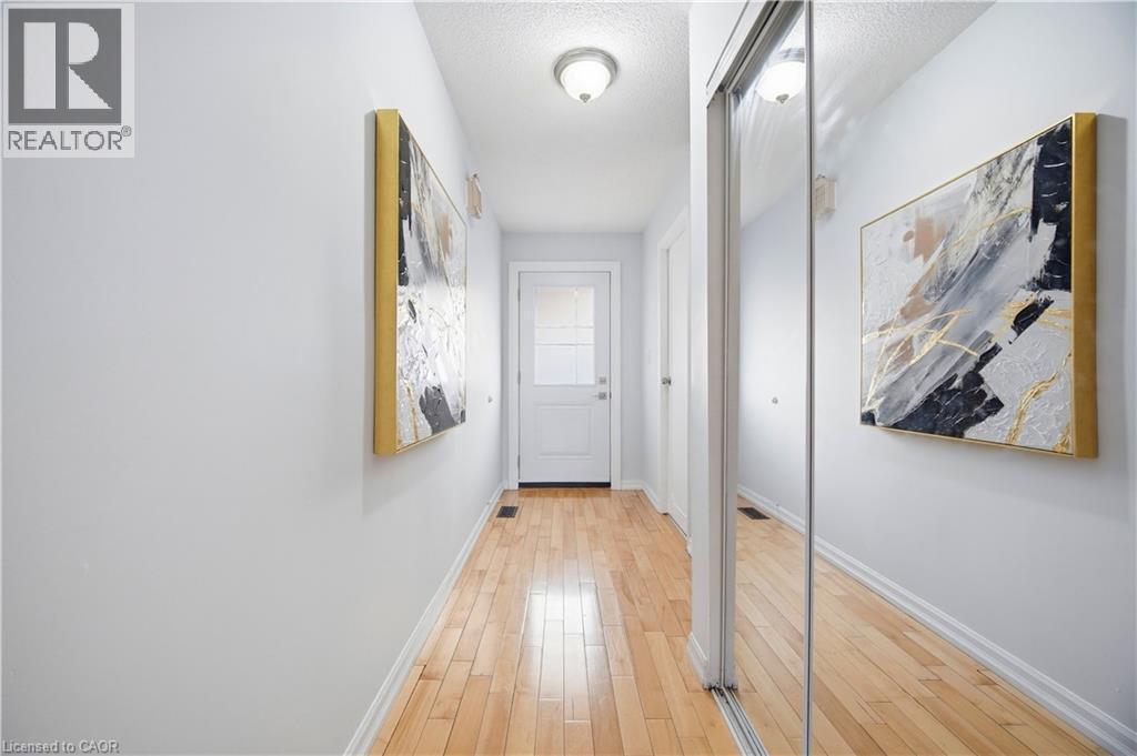 424 Jackson Street W, Hamilton, ON - Indoor Photo Showing Other Room