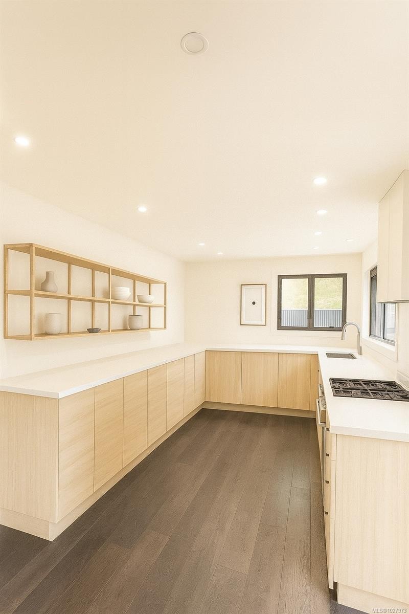 1304 Midden Rd, Comox, BC