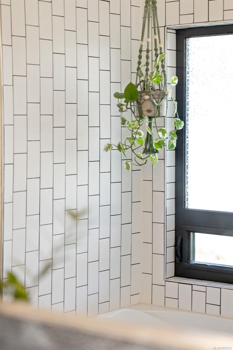 1304 Midden Rd, Comox, BC