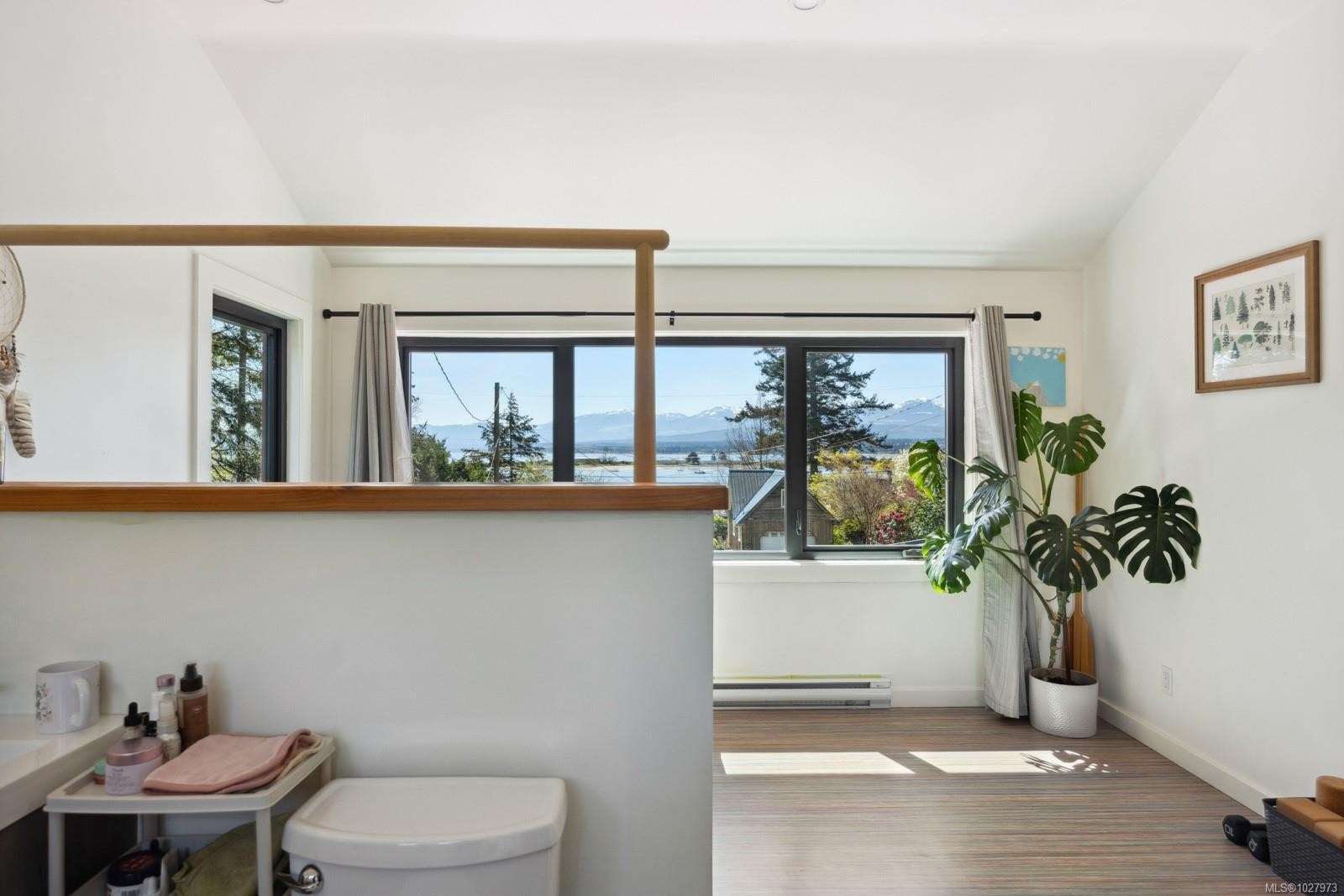 1304 Midden Rd, Comox, BC