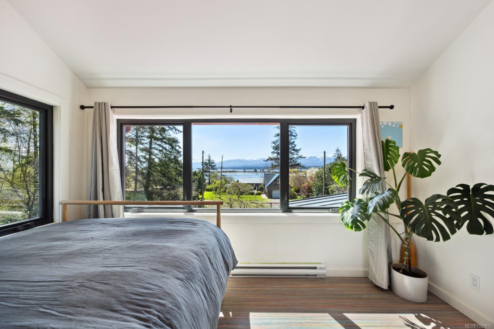 1304 Midden Rd, Comox, BC