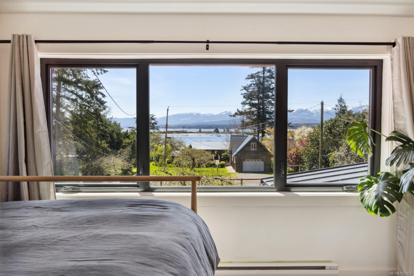 1304 Midden Rd, Comox, BC