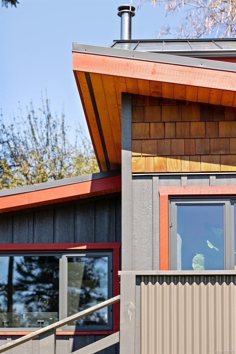 1304 Midden Rd, Comox, BC