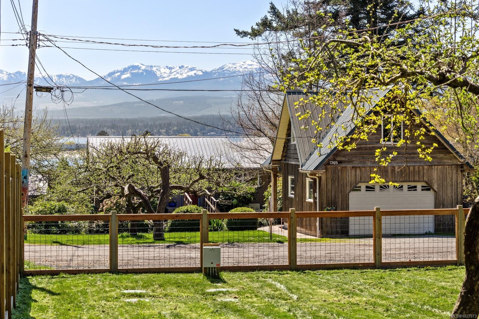 1304 Midden Rd, Comox, BC