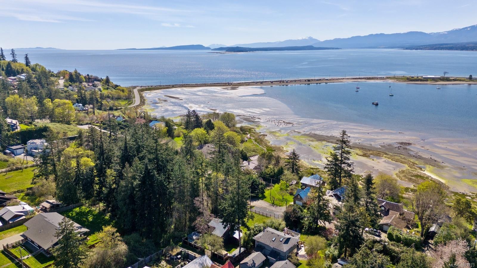 1304 Midden Rd, Comox, BC