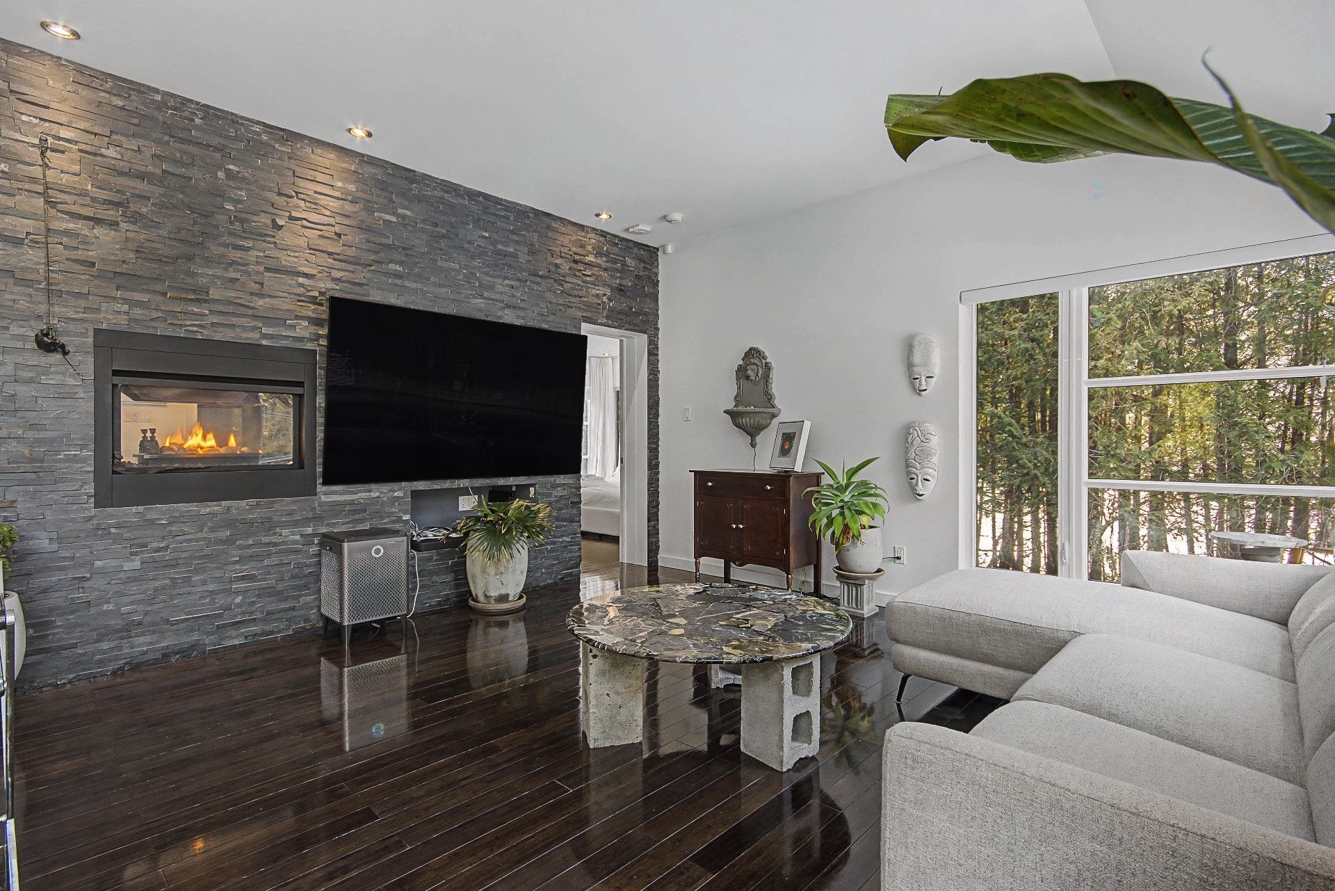 Salon - 773 Ch. Maurice, Bedford - Canton, QC - Indoor Photo Showing Living Room With Fireplace