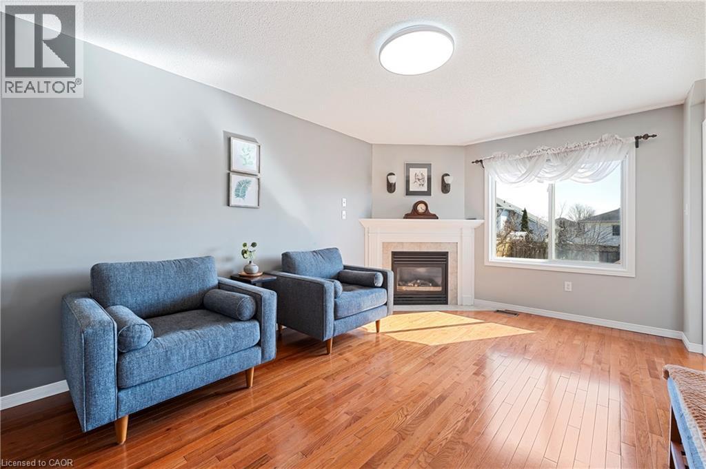 77 Morgan Drive, Caledonia, ON - Indoor Photo Showing Living Room With Fireplace