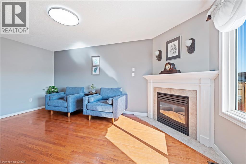 77 Morgan Drive, Caledonia, ON - Indoor Photo Showing Living Room With Fireplace