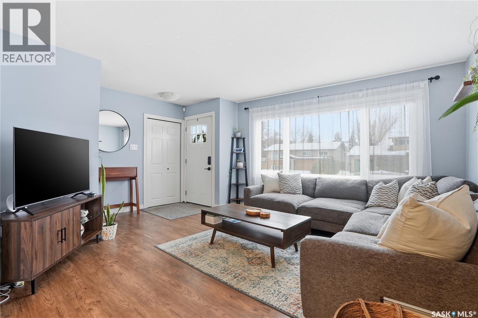 39 Cantlon Crescent, Saskatoon, SK - Indoor Photo Showing Living Room