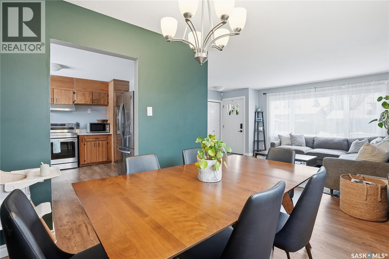 39 Cantlon Crescent, Saskatoon, SK - Indoor Photo Showing Dining Room
