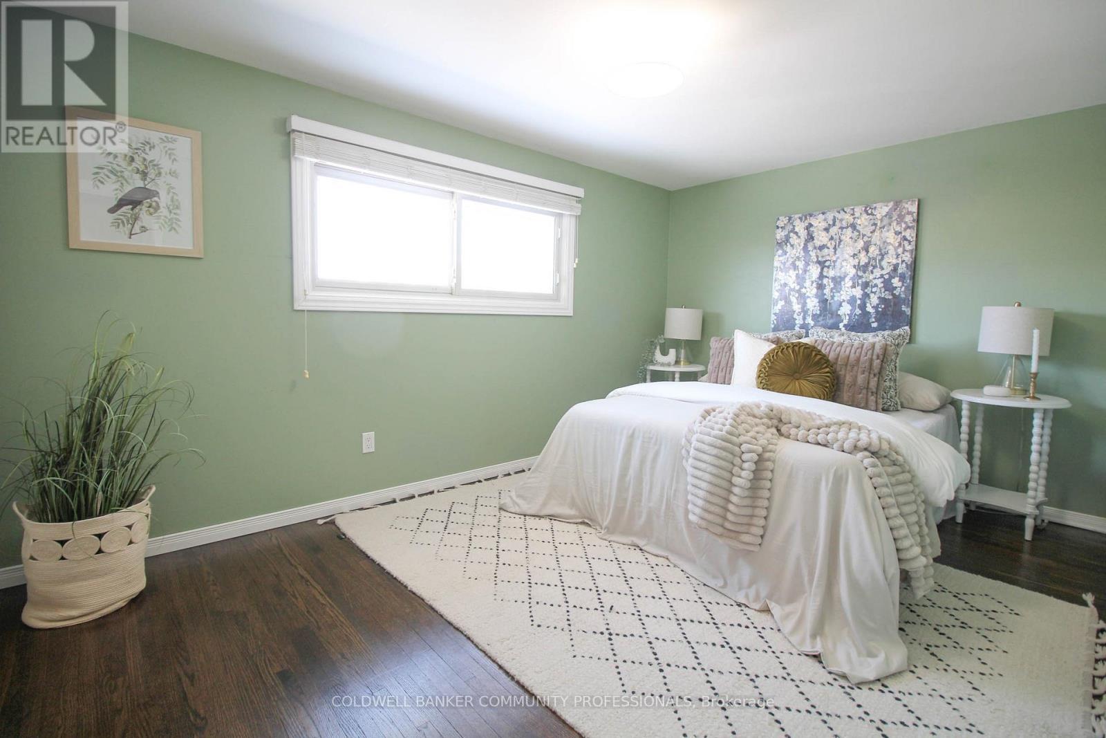 918 Upper Ottawa Street, Hamilton, ON - Indoor Photo Showing Bedroom