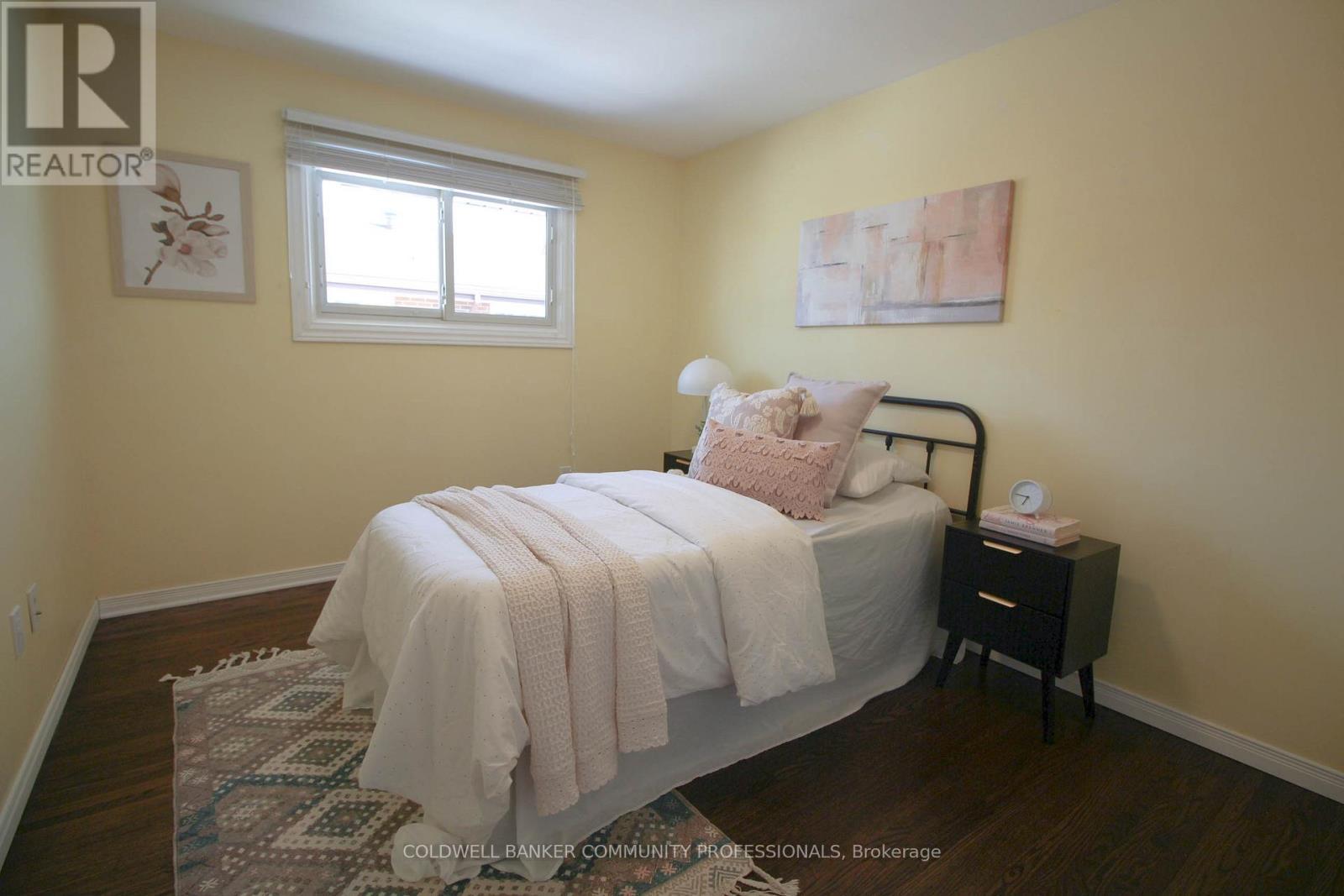 918 Upper Ottawa Street, Hamilton, ON - Indoor Photo Showing Bedroom