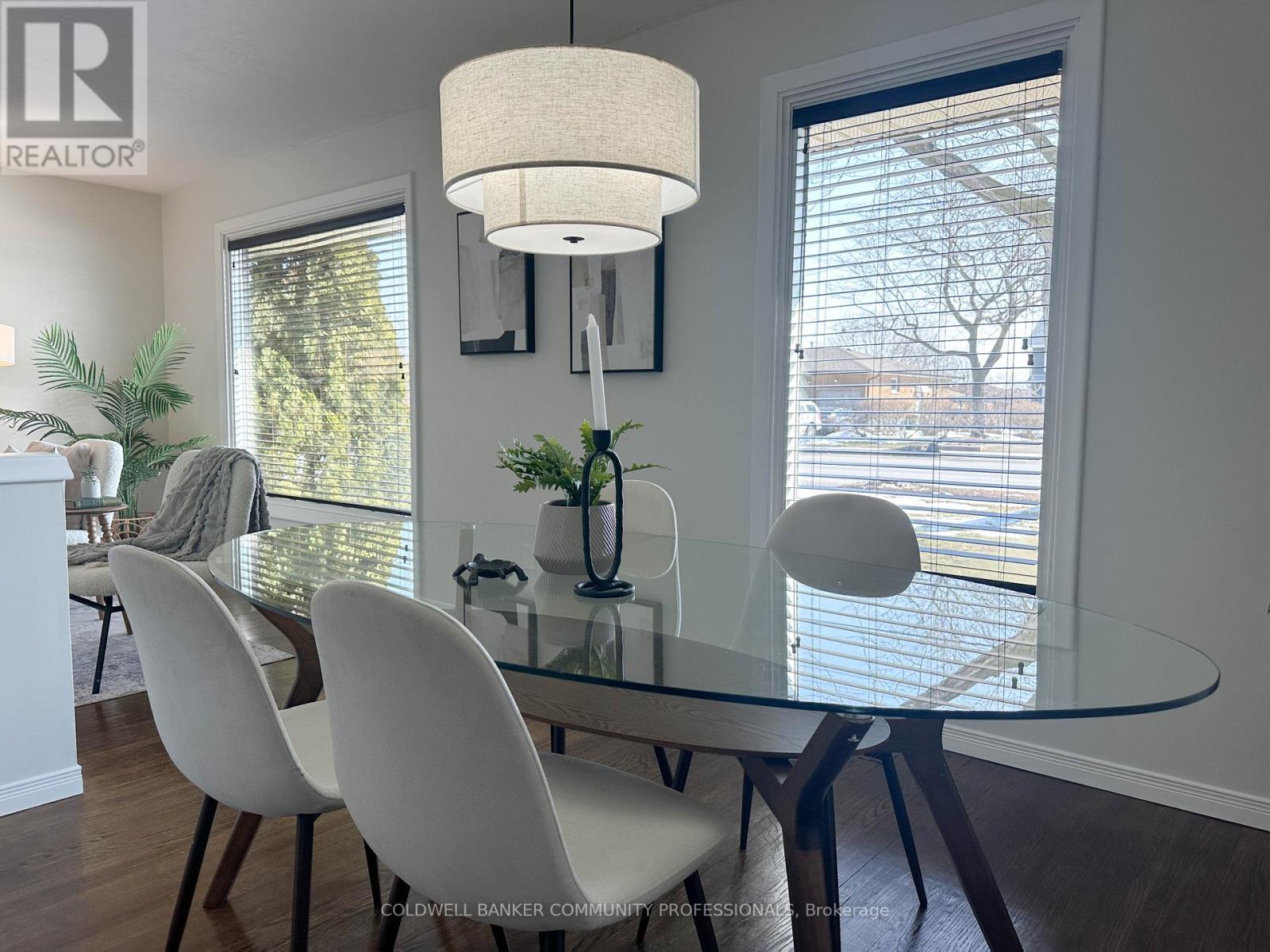 918 Upper Ottawa Street, Hamilton, ON - Indoor Photo Showing Dining Room