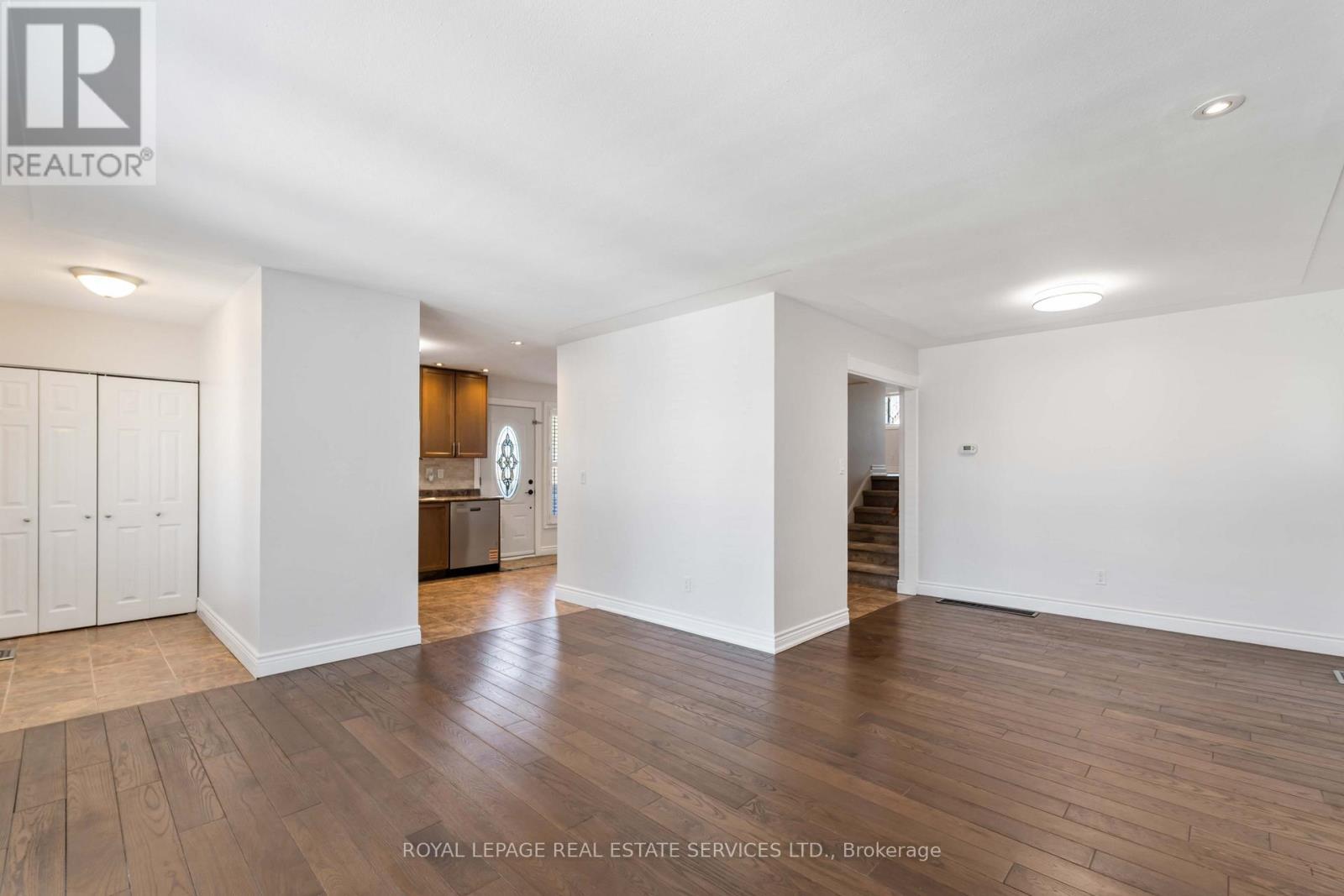 9 Isaac Court, Hamilton, ON - Indoor