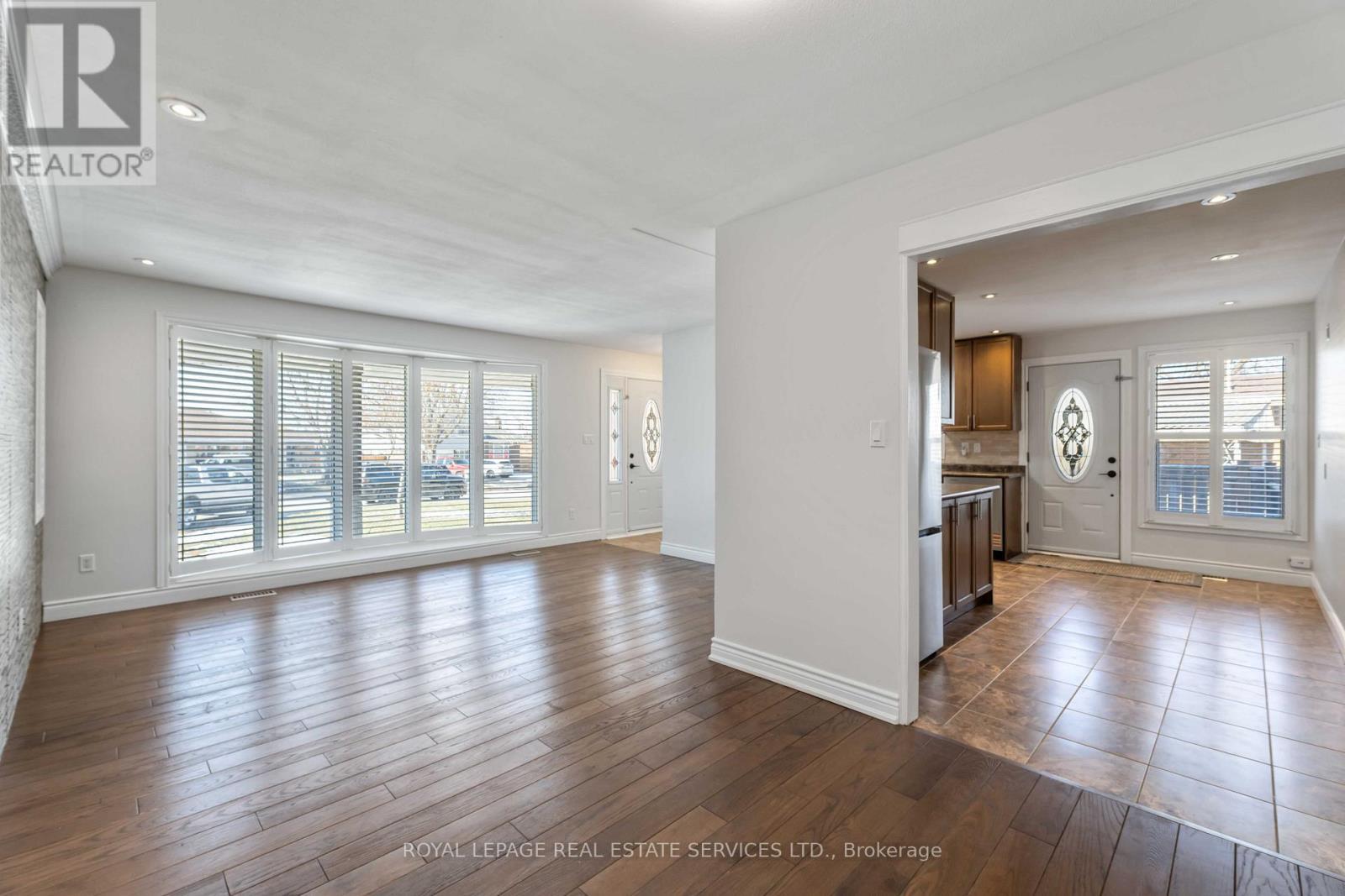 9 Isaac Court, Hamilton, ON - Indoor