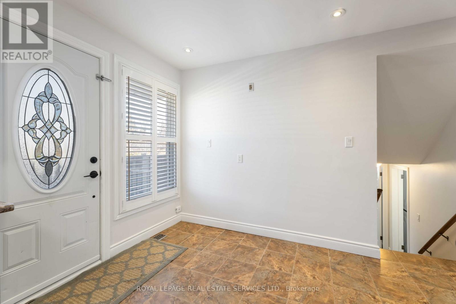 9 Isaac Court, Hamilton, ON - Indoor Photo Showing Other Room