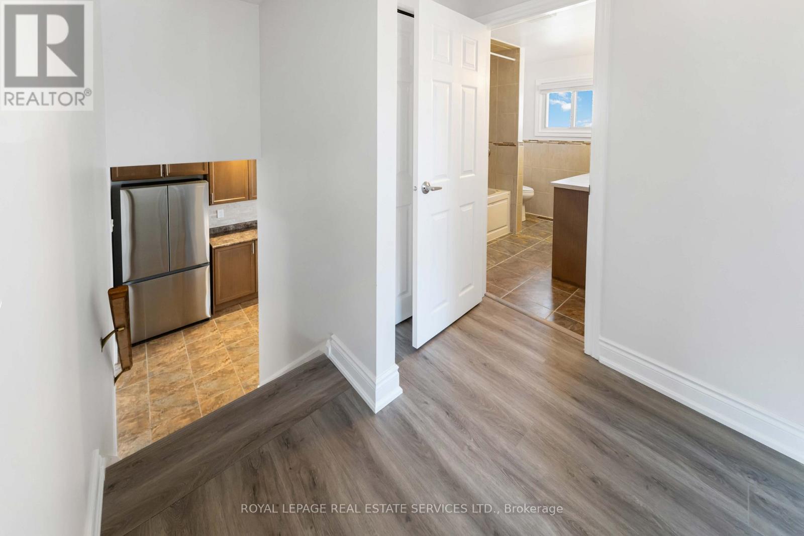 9 Isaac Court, Hamilton, ON - Indoor Photo Showing Other Room