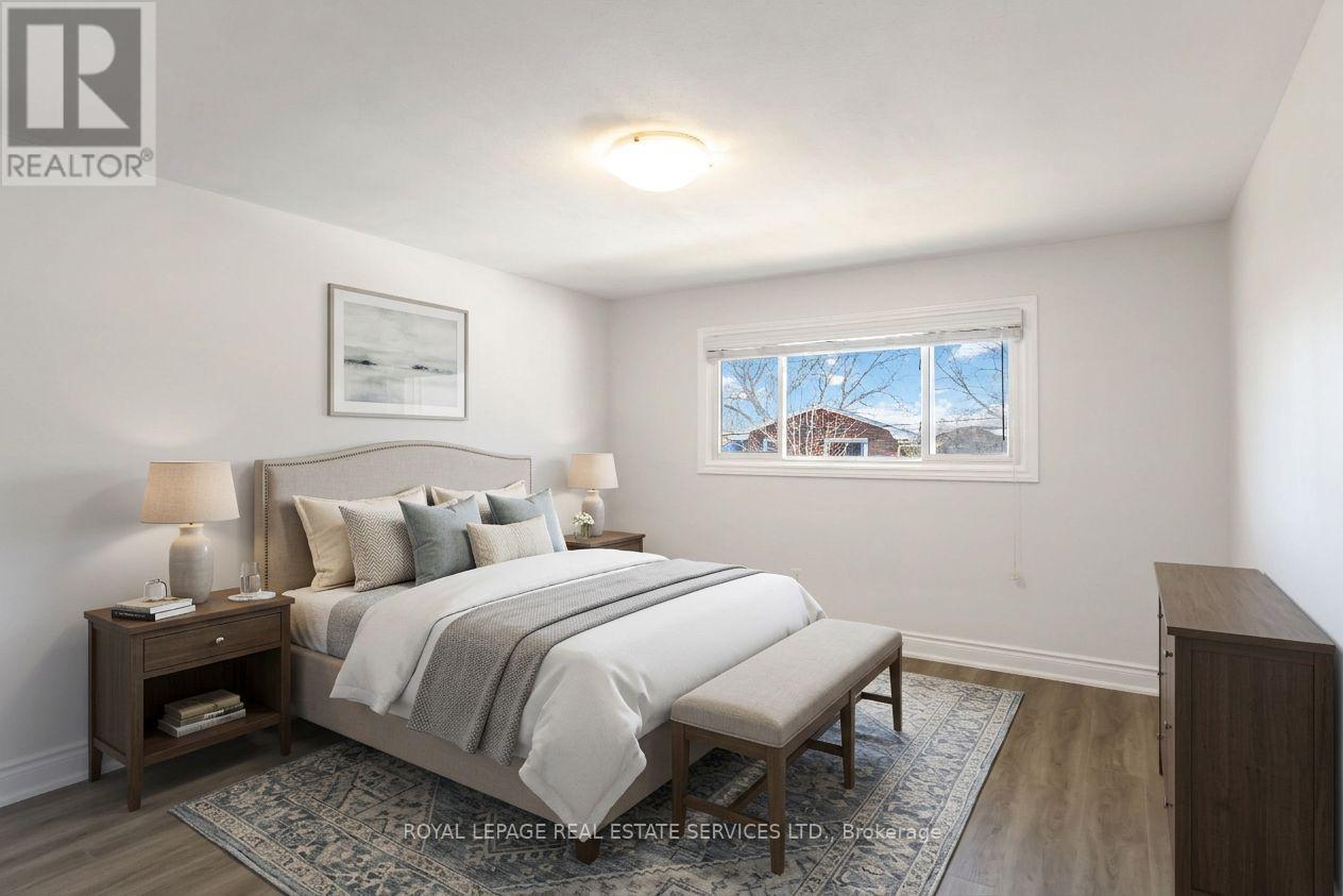 9 Isaac Court, Hamilton, ON - Indoor Photo Showing Bedroom