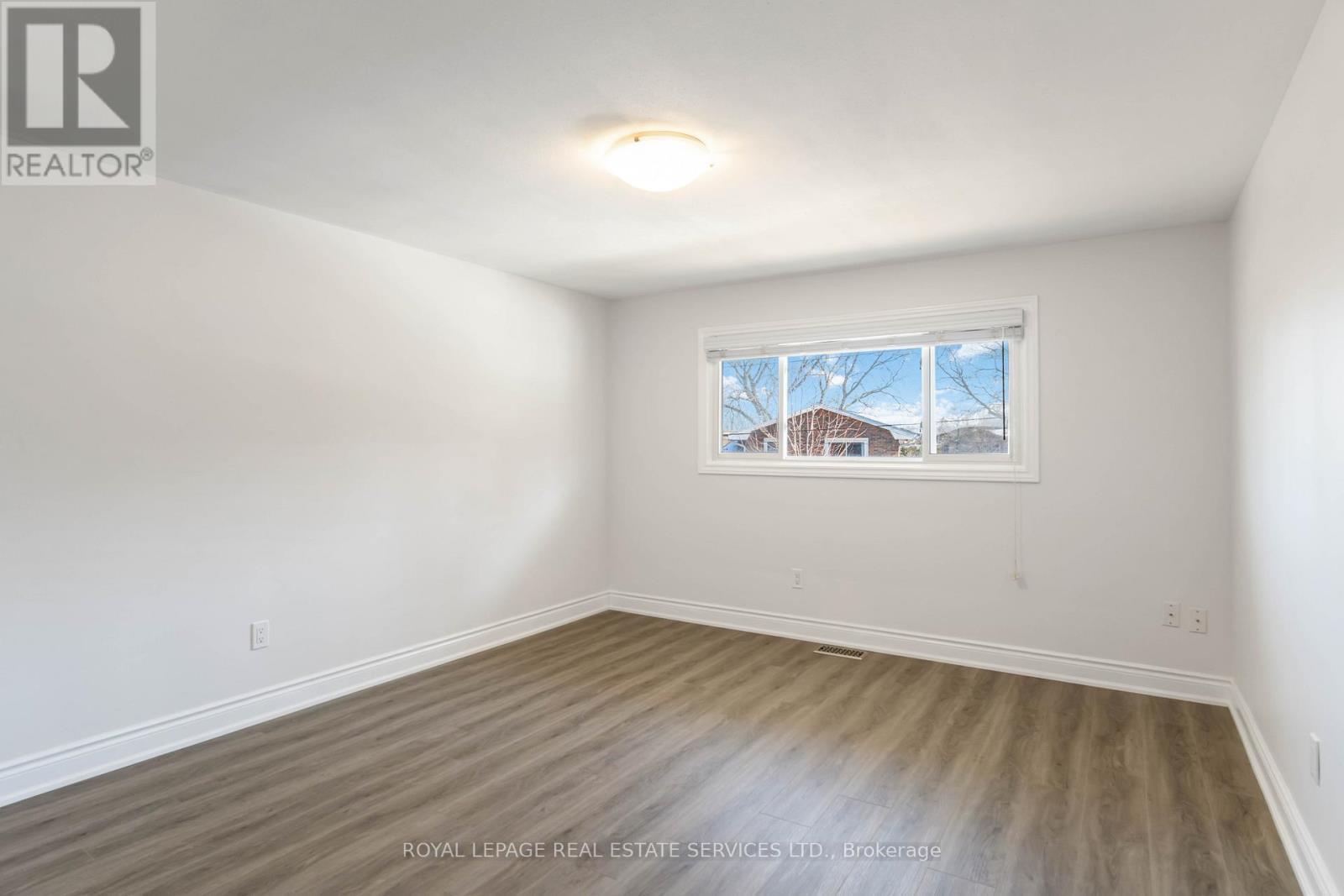 9 Isaac Court, Hamilton, ON - Indoor Photo Showing Other Room