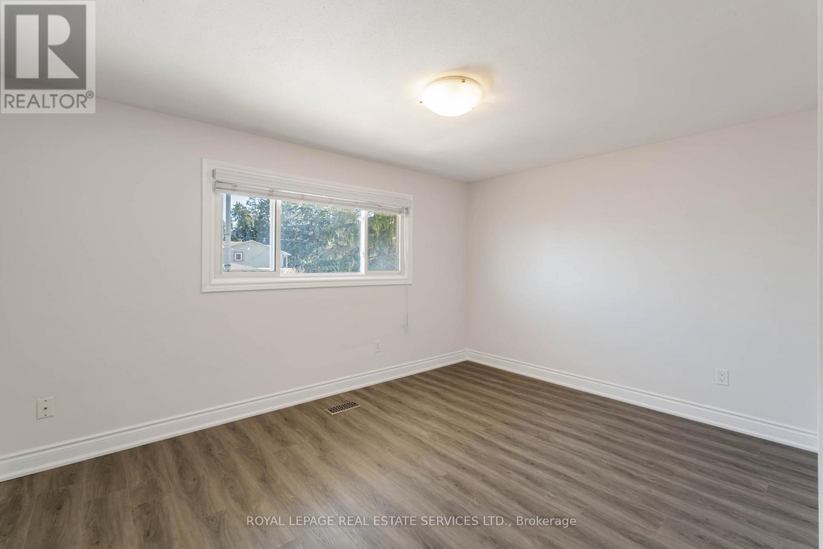 9 Isaac Court, Hamilton, ON - Indoor Photo Showing Other Room