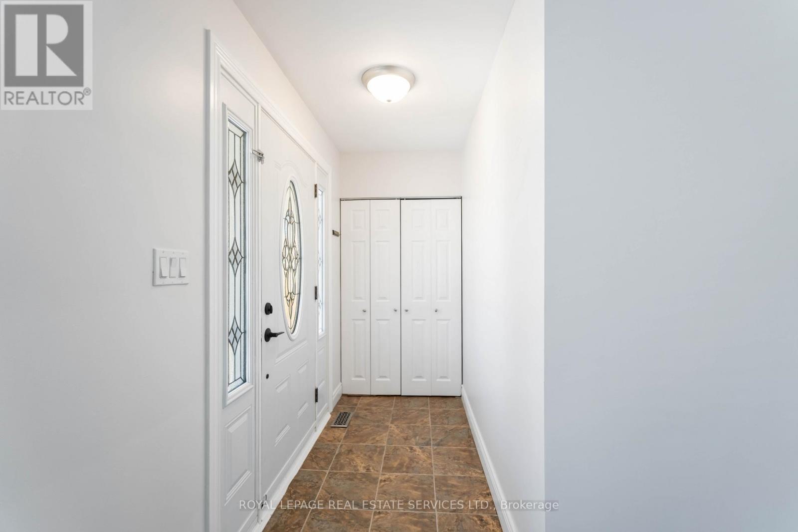 9 Isaac Court, Hamilton, ON - Indoor Photo Showing Other Room