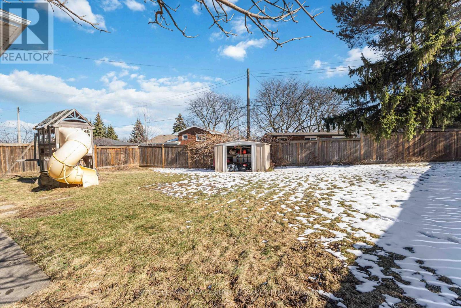 9 Isaac Court, Hamilton, ON - Outdoor