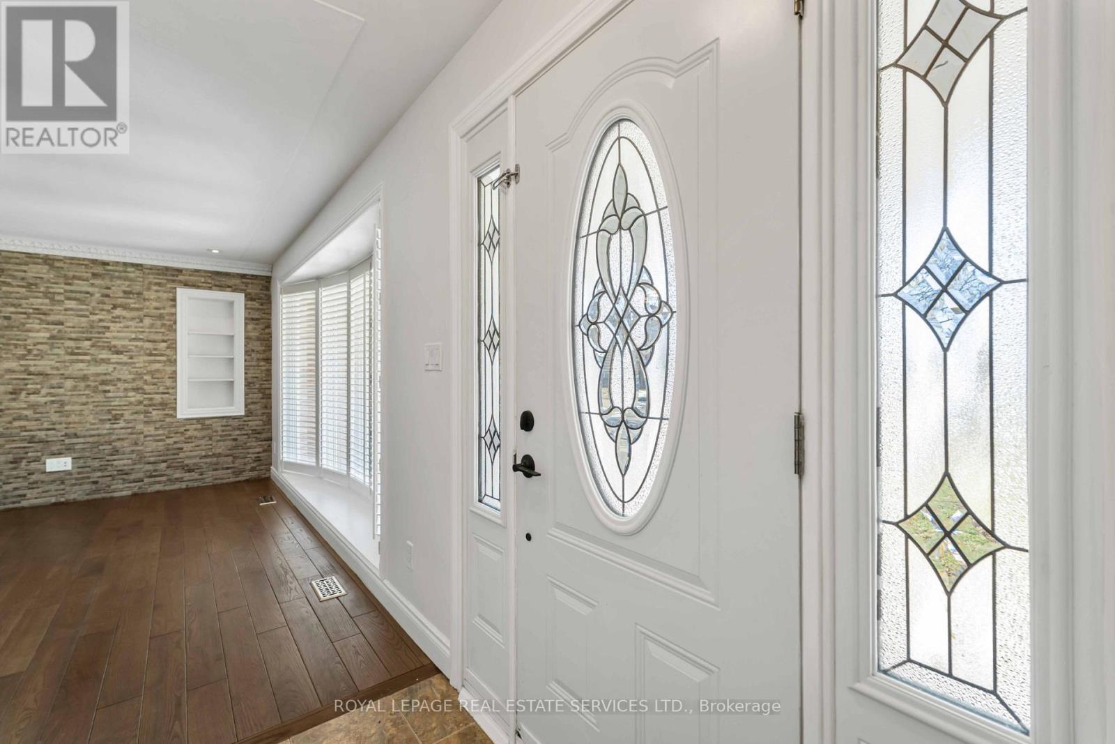 9 Isaac Court, Hamilton, ON - Indoor Photo Showing Other Room