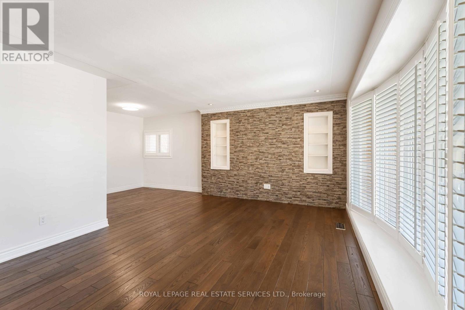 9 Isaac Court, Hamilton, ON - Indoor Photo Showing Other Room