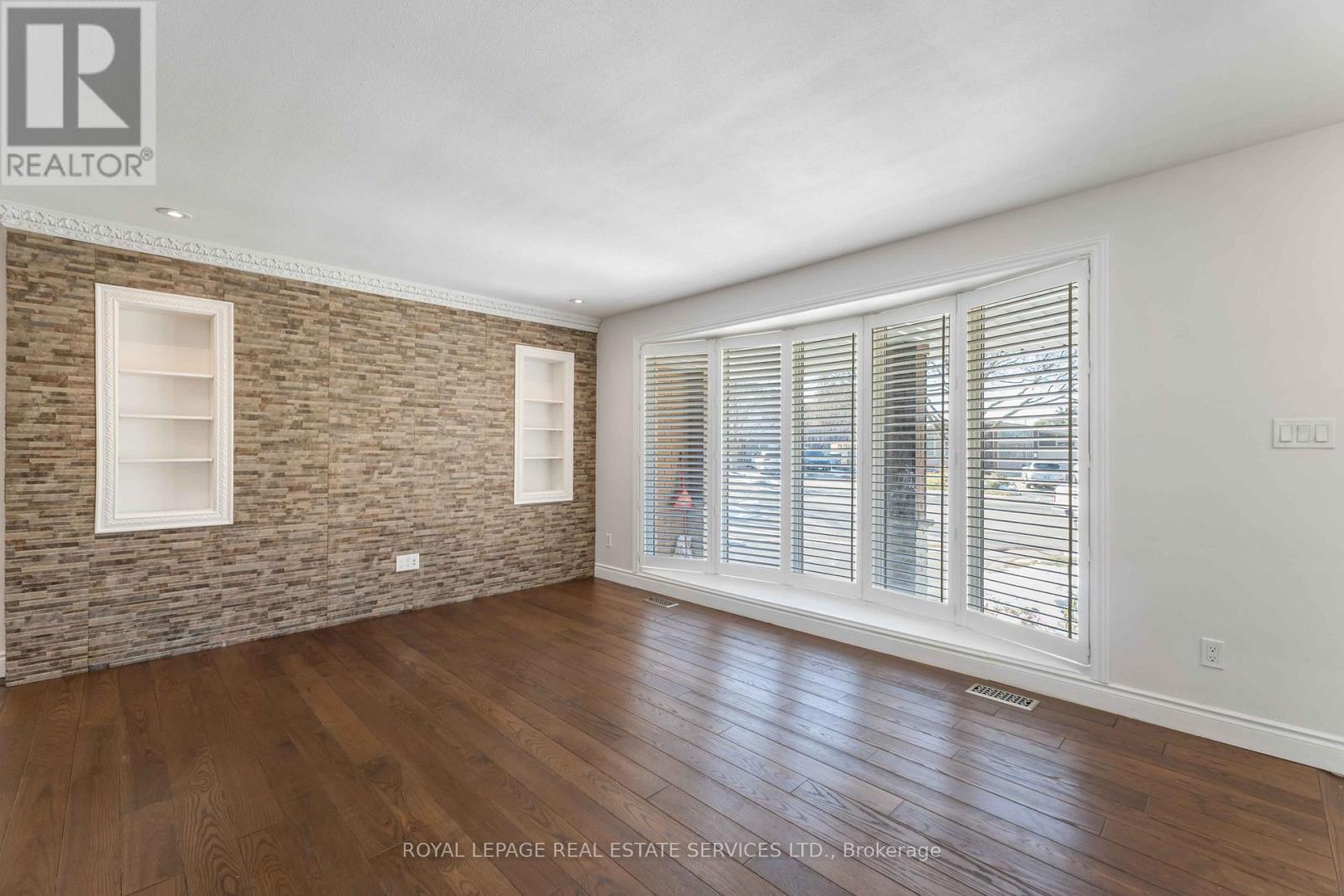 9 Isaac Court, Hamilton, ON - Indoor Photo Showing Other Room