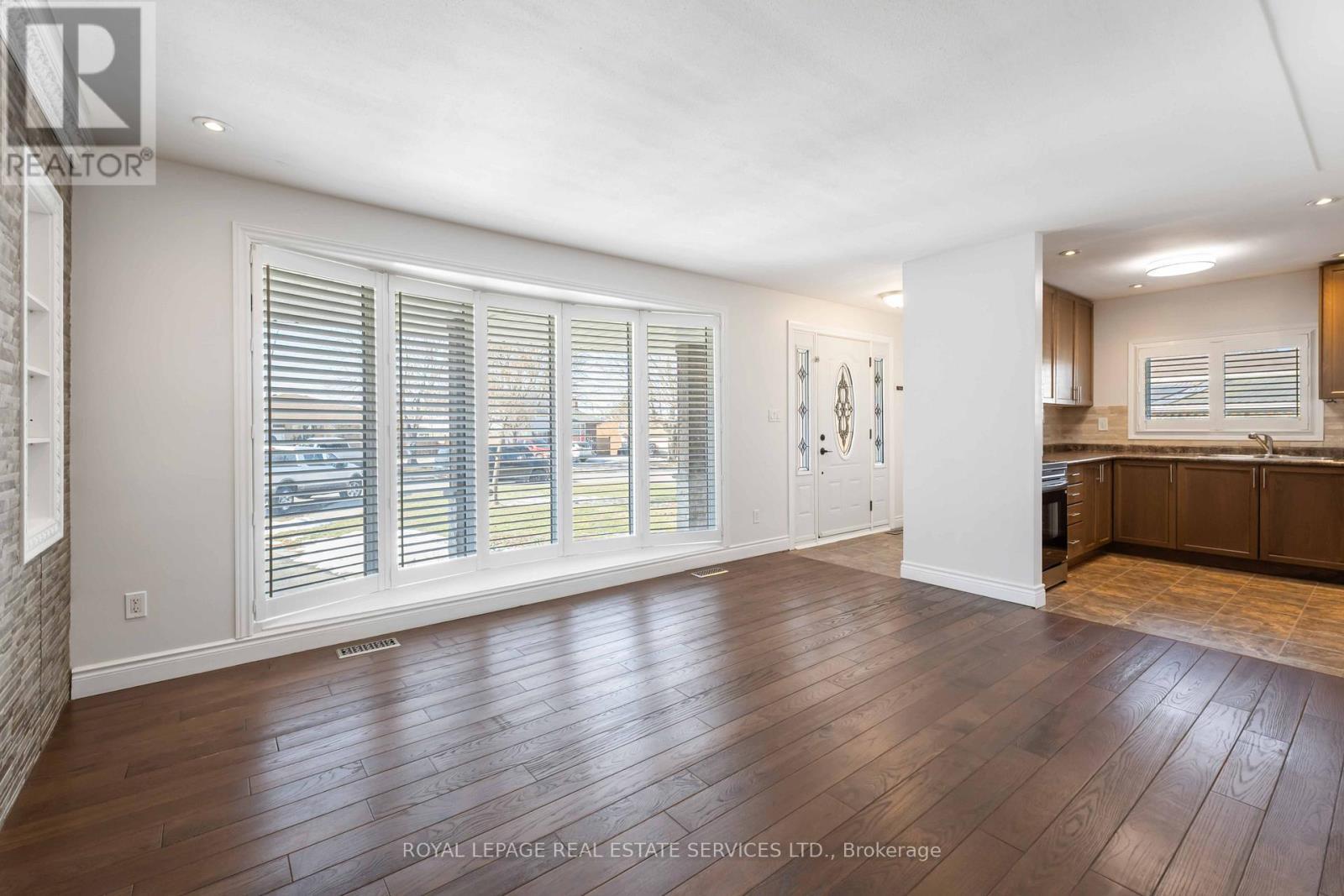 9 Isaac Court, Hamilton, ON - Indoor