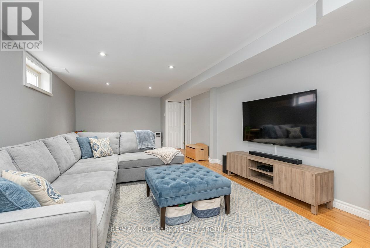 2223 Halifax Drive, Ottawa, ON - Indoor Photo Showing Living Room