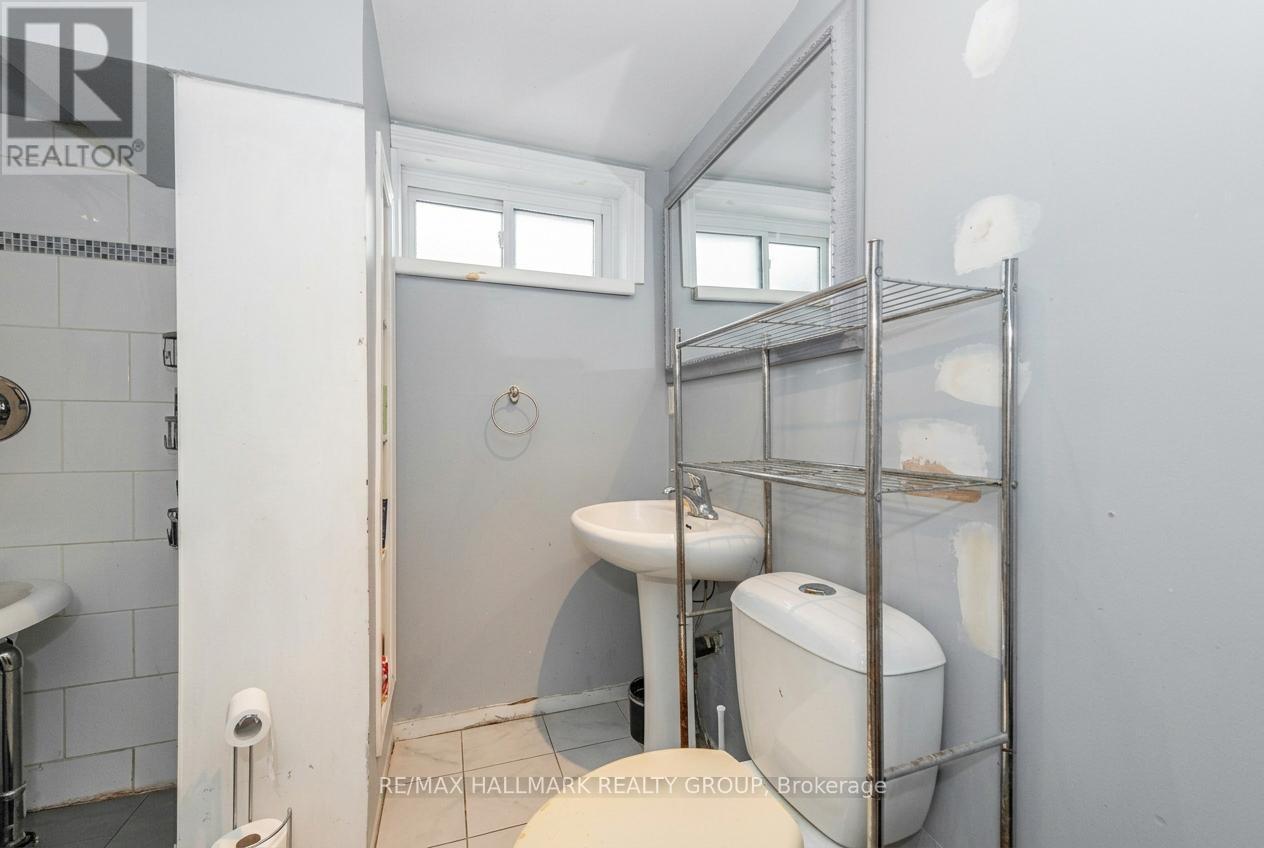 2223 Halifax Drive, Ottawa, ON - Indoor Photo Showing Bathroom