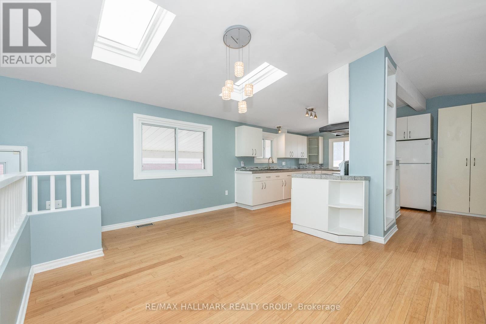 2223 Halifax Drive, Ottawa, ON - Indoor Photo Showing Kitchen