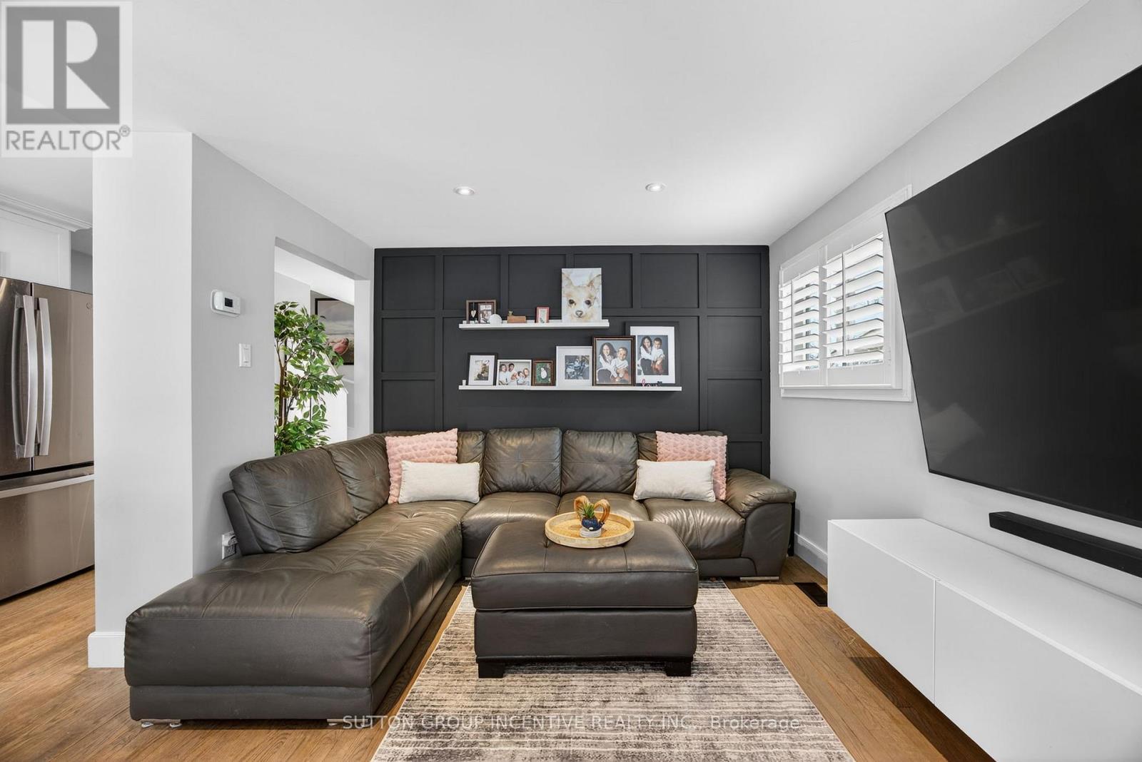 56 Shakespeare Crescent, Barrie, ON - Indoor Photo Showing Living Room