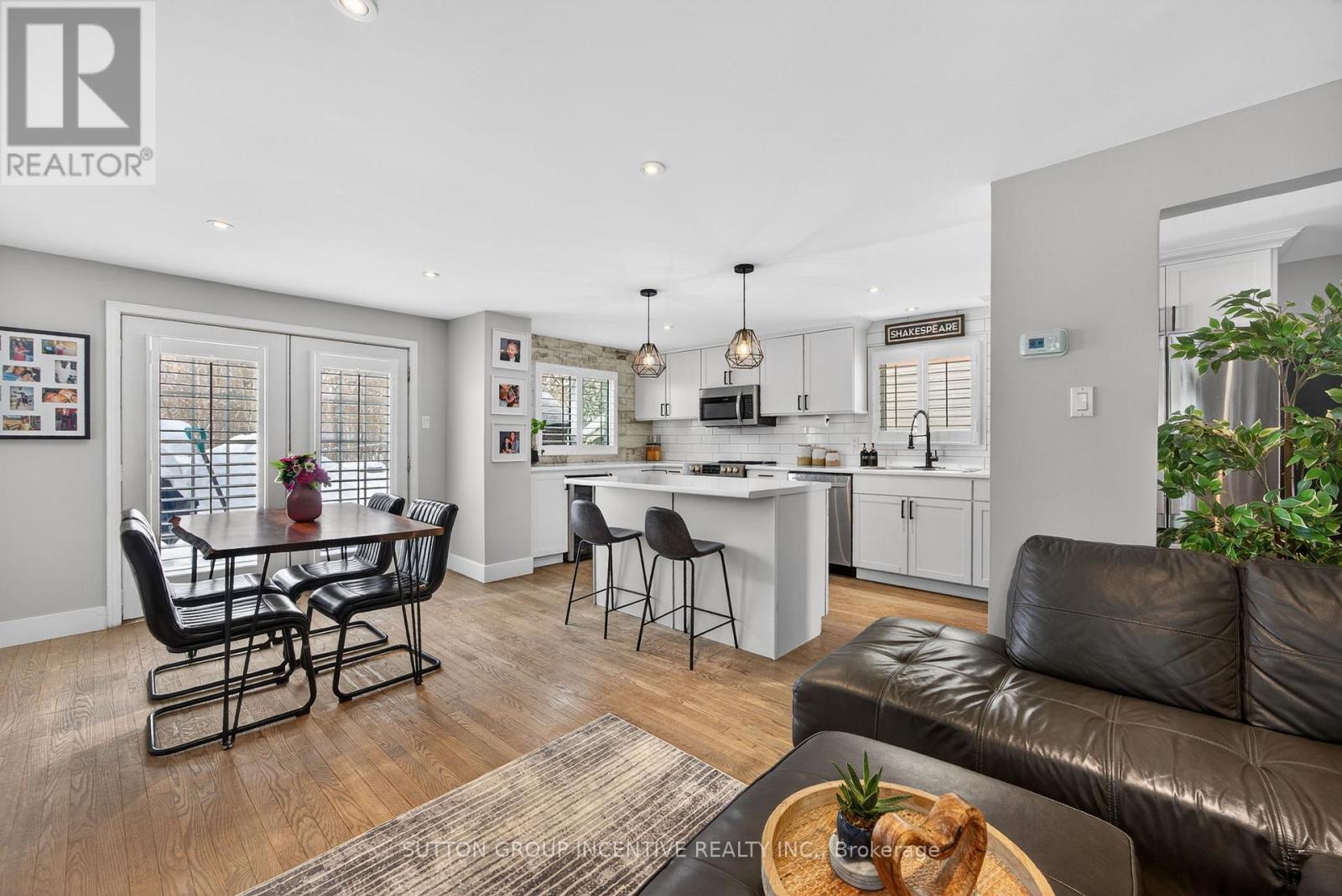 56 Shakespeare Crescent, Barrie, ON - Indoor