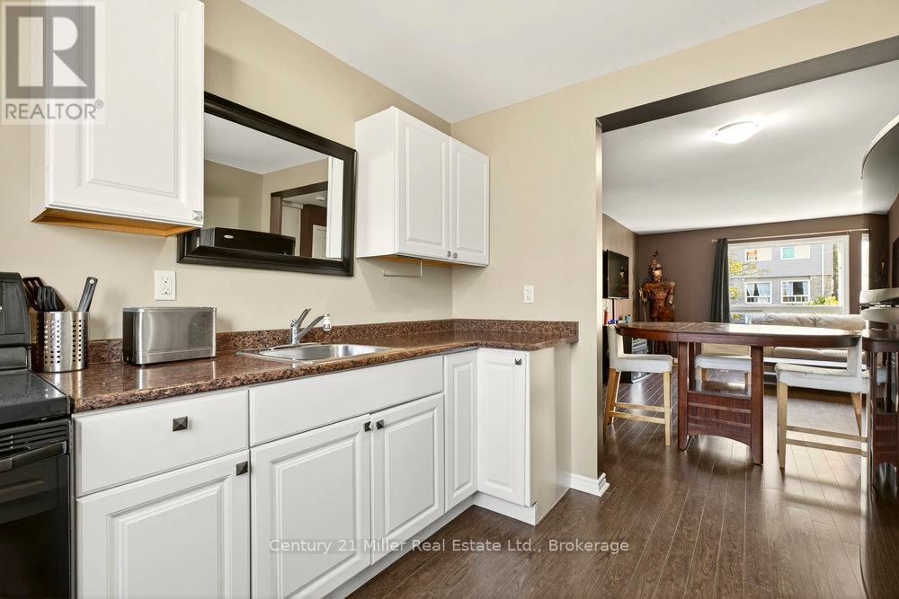 69 - 2050 Upper Middle Road, Burlington (Brant Hills), ON - Indoor Photo Showing Kitchen