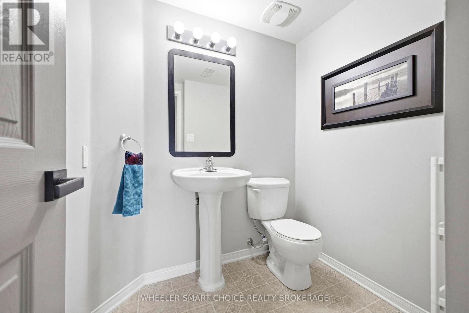 432 Hillsboro Private, Ottawa, ON - Indoor Photo Showing Bathroom