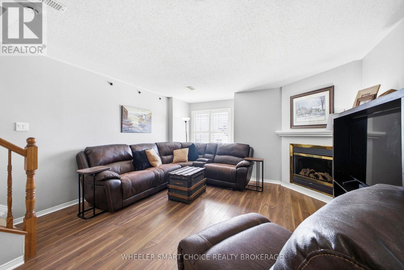 432 Hillsboro Private, Ottawa, ON - Indoor Photo Showing Living Room With Fireplace