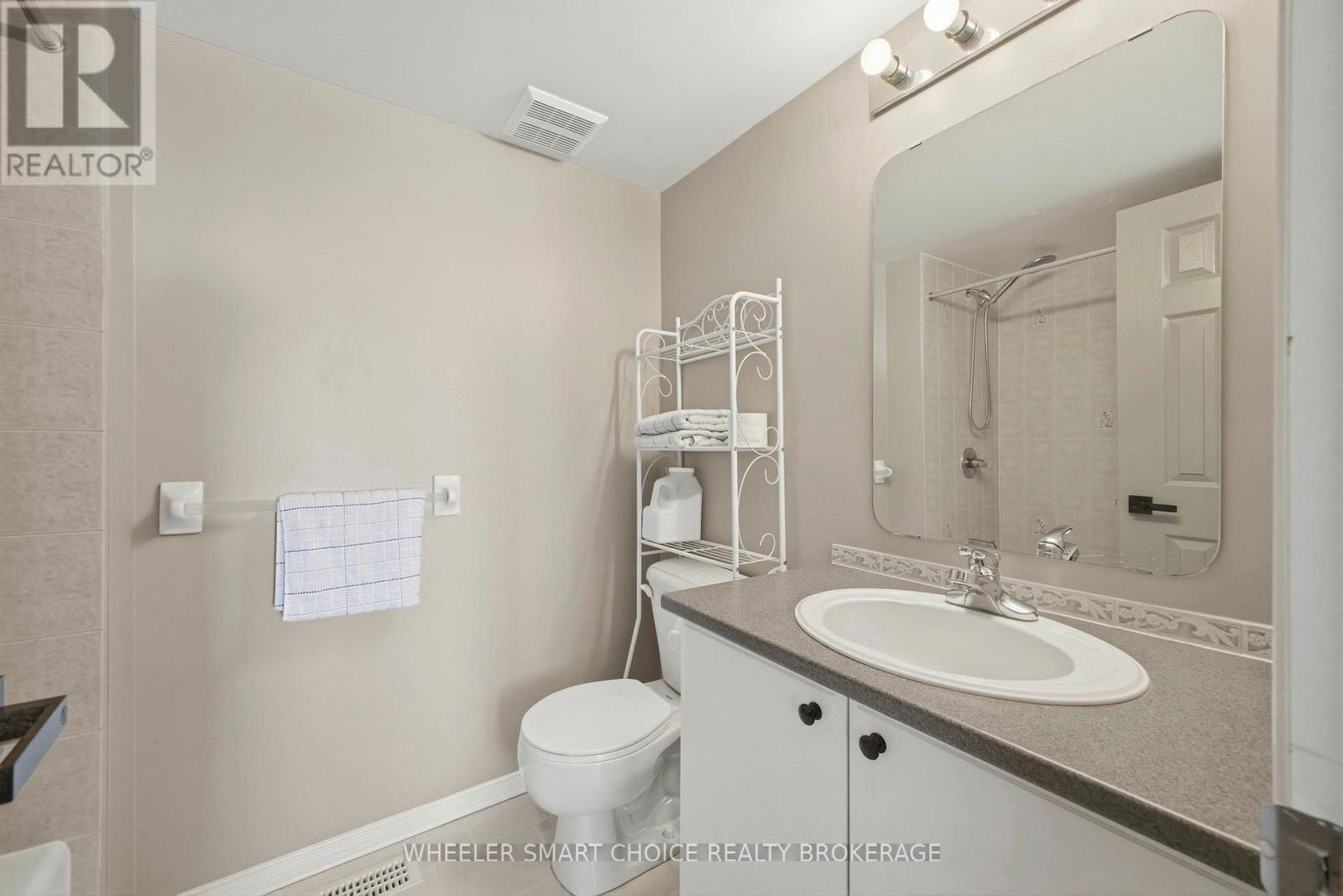 432 Hillsboro Private, Ottawa, ON - Indoor Photo Showing Bathroom