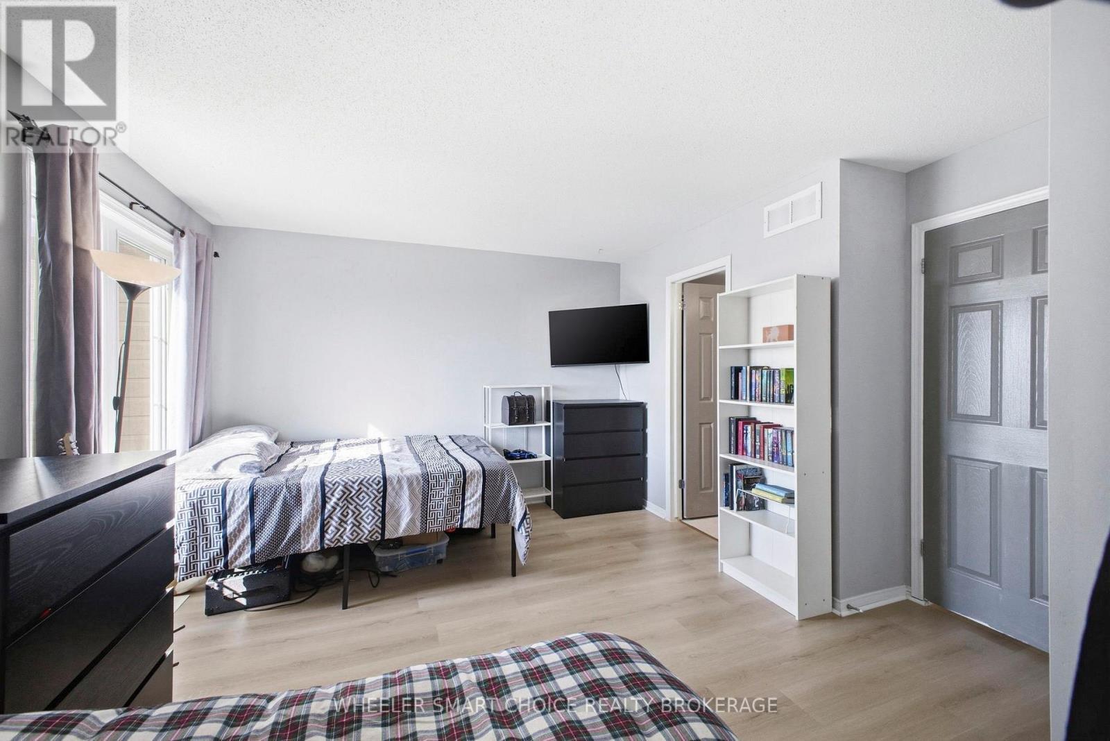 432 Hillsboro Private, Ottawa, ON - Indoor Photo Showing Bedroom