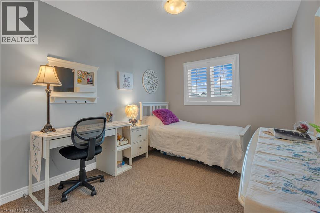 72 Dodman Crescent, Ancaster, ON - Indoor Photo Showing Bedroom