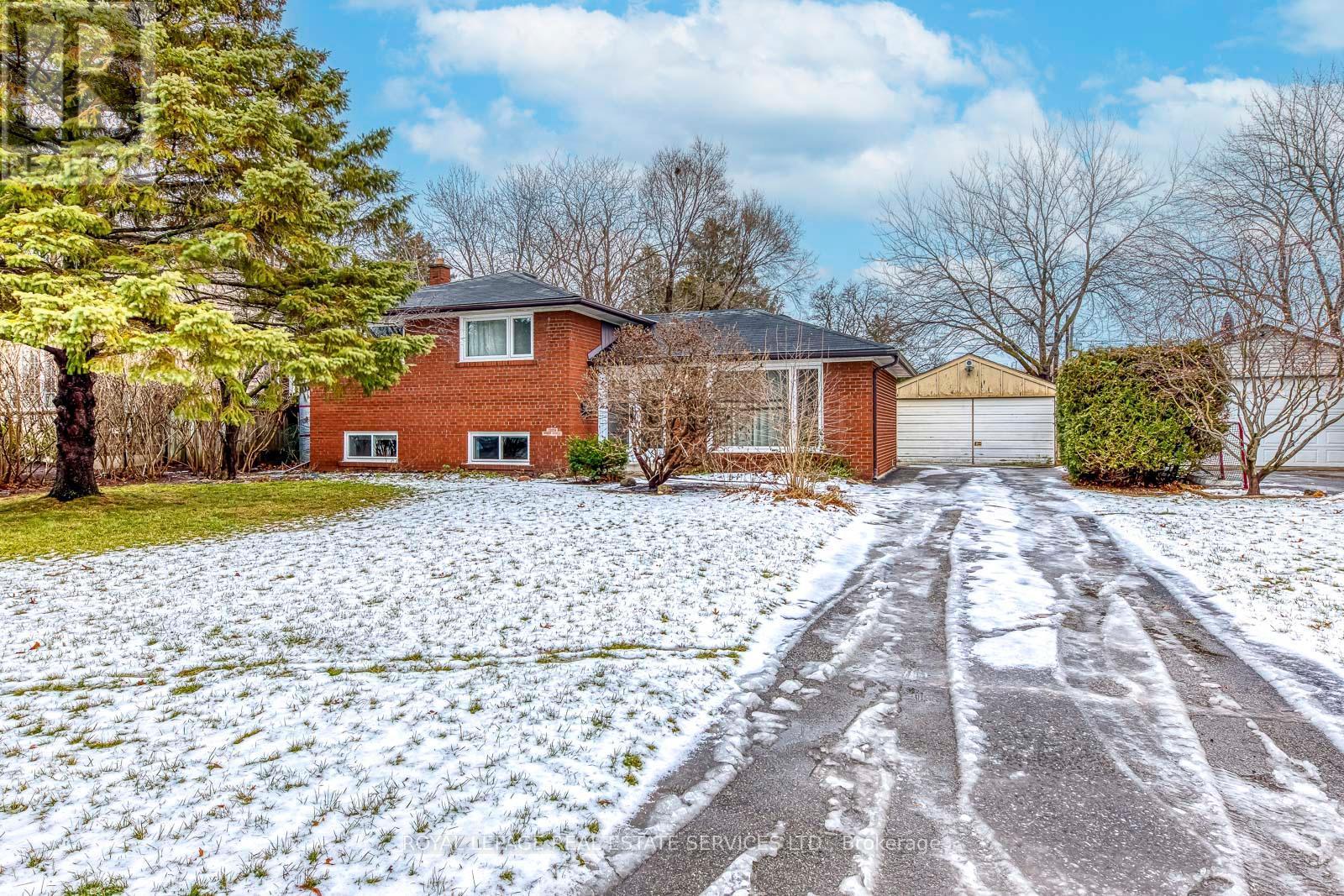 2420 Raymore Drive, Burlington, ON - Outdoor